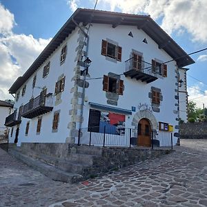 Posada De Oitz Hotell Oiz Exterior photo