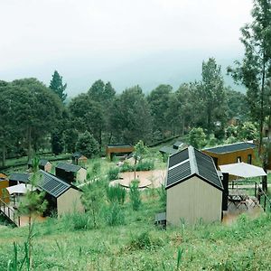 Bobocabin Gunung Mas, Puncak Hotell Tagalbato Exterior photo