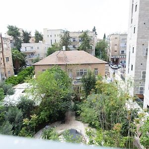 Cosy And Suits Apartment Jerusalem Exterior photo