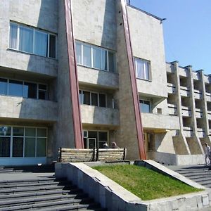 Hotel Profspilkovyi Lutsk Exterior photo