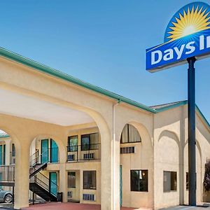 Days Inn By Wyndham Española Exterior photo