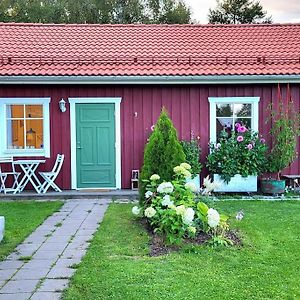 Cabin Located In A Traditionally Swedish Setting! Leilighet Umeå Exterior photo