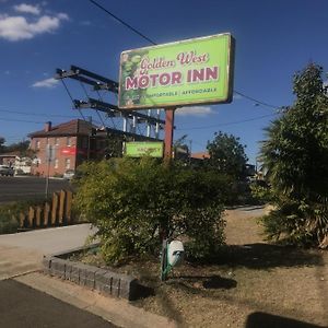 Golden West Motor Inn Miles Exterior photo