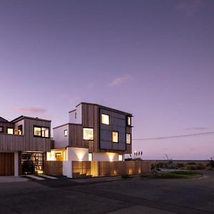 Esplanade Beach House - Christchurch Holiday Homes Exterior photo