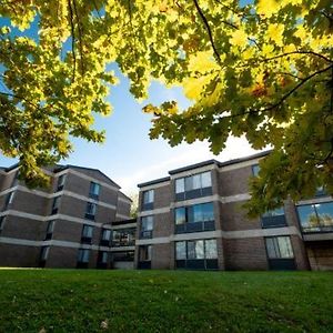 Au Campus Hotell Sherbrooke Exterior photo