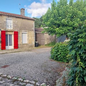 Gite Chez Lea Leilighet Saint-Seurin-de-Cadourne Exterior photo