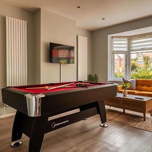 Luxury Affordable Business Stay With Pool Table Enfield Exterior photo