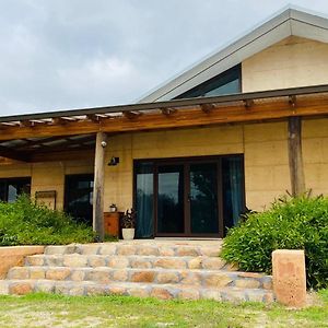 Rammed Earth Retreat Hotell Wagin Exterior photo