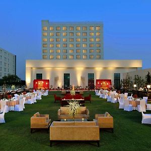 Park Plaza Zirakpur Hotell Exterior photo