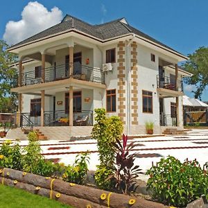 Luxury Villa Garden Dar-es-Salaam Exterior photo