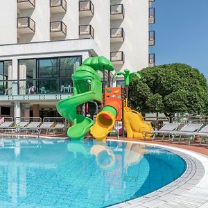 Hotel 2000 Con Piscina E Giardino Riccione Exterior photo