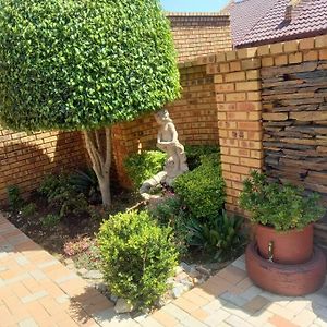 Sally'S Tranquil Airbnb Leilighet Centurion Exterior photo