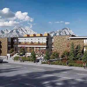 Moxy Banff Hotell Exterior photo