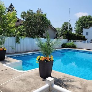 Private Pool And Backyard * Bbq * 6 Beds * 5 Min. From Mtl Leilighet Longueuil Exterior photo