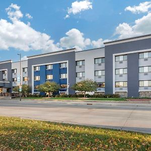 Best Western Plus Milwaukee West Hotell Exterior photo