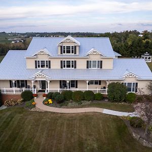 Hillside Inn Millersburg Exterior photo