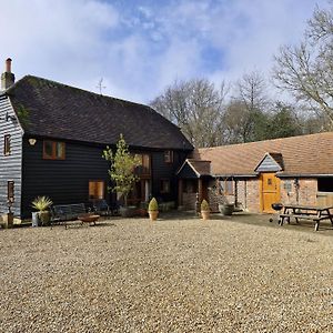 Sussex Barns - Horsham Villa Exterior photo