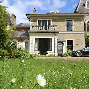 Grand Victorian Family Home - Nestled Between Woodland And Beach Havenstreet  Exterior photo