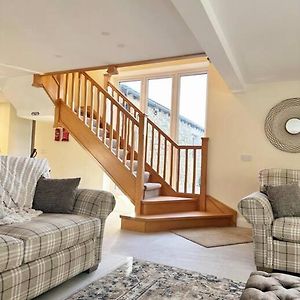 Converted Barn With Hot Tub, The Hayloft. Leilighet Over Kellet Exterior photo