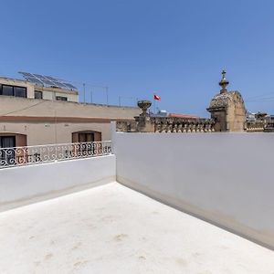 Town House In The Heart Of Luqa - Close To Malta International Airport Leilighet Exterior photo