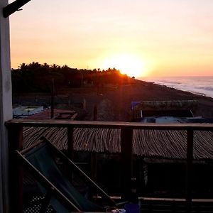 Black Sand Beachhouse Hotell Monterrico Exterior photo