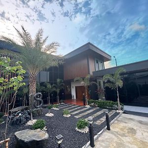 Coeng Donat Priemiam Pul Villa U Thong Exterior photo