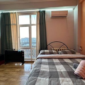 1-Room Apart. 21 On Usenbaeva 52 Near Eurasia Shopping Center Bisjkek Exterior photo