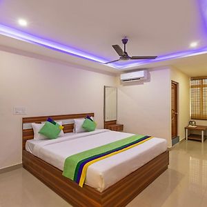 Treebo Nandi Comforts, Peenya Hotell Bangalore Exterior photo