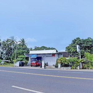 Oyo Life 92937 Kost Putri Sarkara Syariah Hotell Banyuwangi  Exterior photo