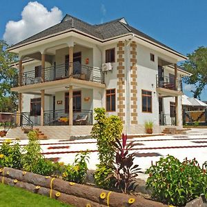 Immaculate 5-Bedroom Villa Garden In Dar-es-Salaam Exterior photo