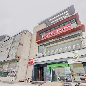 Super Oyo Hotel Grand Townhouse Palwal Exterior photo