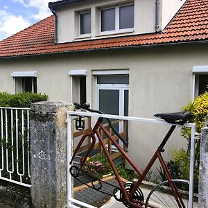 La Pause Velo Gite D'Etape Hotell Guéret Exterior photo