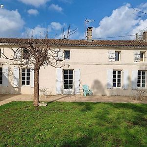 Ex Domaine Chandelier Chambre 4 Hotell Anglade Exterior photo