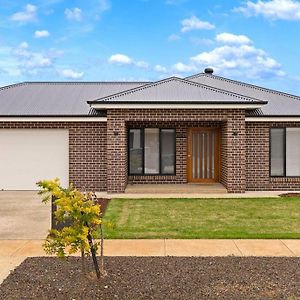 Popular Luxury Villa Kialla Shepparton Exterior photo