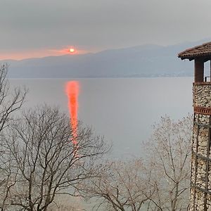 Casa Vacanze Due Laghi Leilighet Vergiate Exterior photo