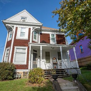 Step Back In Time Charming Victorian With Modern Amenities Leilighet Homestead Exterior photo