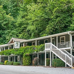 Hickory Falls Inn Chimney Rock Exterior photo