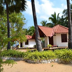 Nirukthie Beach Resort & Restaurant Kalpitiya Exterior photo