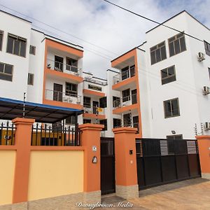 Stunning 2-Bedroom Furnished Apartment In Accra Exterior photo