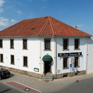 Family And Friends Hassloch Hotell Exterior photo