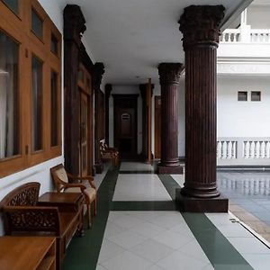 Puri Saras Bintaro Syariah Mitra Reddoorz Hotell Jurangmanggu Exterior photo