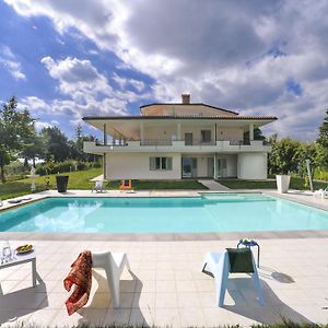 Spacious Villa In Tavullia With Private Swimming Pool Exterior photo