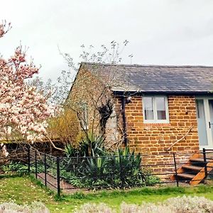 Stowe Fields Hotell Northampton Exterior photo