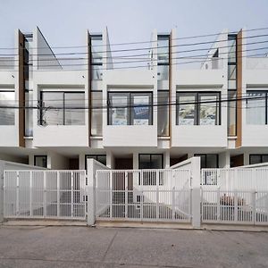 The Rooftop Townhouse In Center Of Pattani Villa Exterior photo