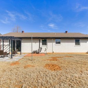 Welcoming Home With Yard About 10 Mi To Oklahoma City! Moore Exterior photo