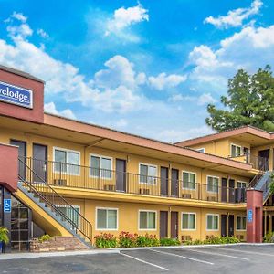 Travelodge By Wyndham Burbank-Glendale Exterior photo