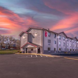 Red Roof Inn Suffolk Exterior photo