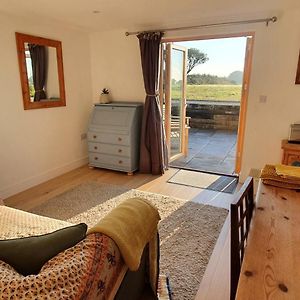 Apple Tree Barn - Converted Barn With Meadow Views Hotell Helston Exterior photo