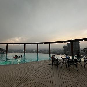 3-Bhk With Pool & Highway View. Leilighet Ghaziabad Exterior photo