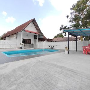 Afamosa Chill With Us / Private Pool / Pool Table Villa Seremban Exterior photo